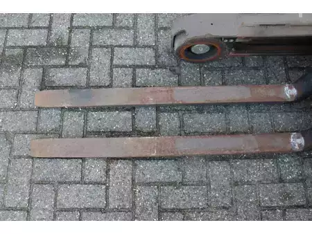 Työntömastotrukki 2010  Jungheinrich ETV 112 (11)