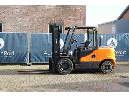 Carrelli elevatori diesel 2012  Doosan D45SC-5 (1)