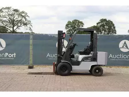 Empilhador diesel 2005  Nissan FL01A15 (2)