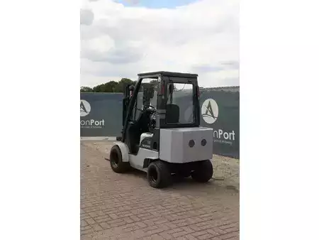 Empilhador diesel 2005  Nissan FL01A15 (4)