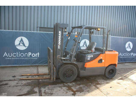 Dieselstapler 2018  Doosan D40SC-7 (1)