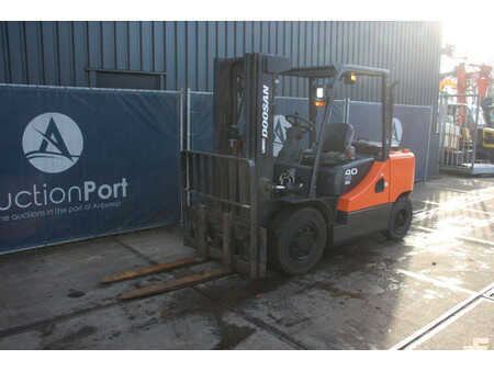 Dieselstapler 2018  Doosan D40SC-7 (8)