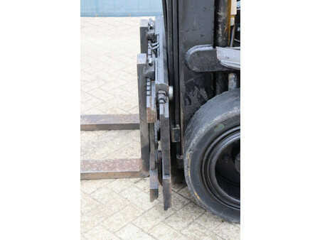 Carrelli elevatori diesel - Yale GDP 30 (13)