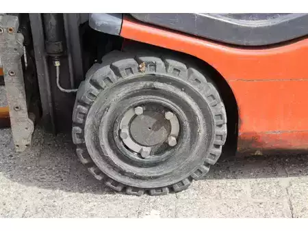 4-wiel elektrische heftrucks 2002  BT CEE 1.5T (13)