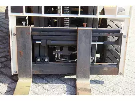 Gas gaffeltruck 2014  Yale GLP16VX (12)