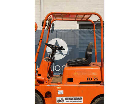 Dieselový VZV - Mitsubishi FD25 (21)