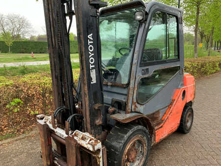 Diesel heftrucks 2012  Toyota 02-8FDF30 (8)
