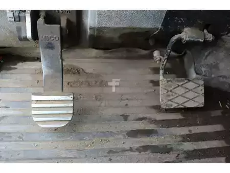 Chariots téléscopiques fixes 2002  CAT Lift Trucks 506 (23)