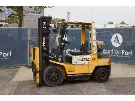 Empilhador a gás 1992  TCM FG30N8 (1)