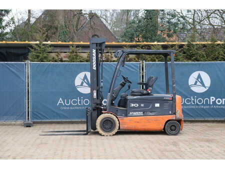 Eléctrica de 4 ruedas 2007  Doosan B30X-5 (2)