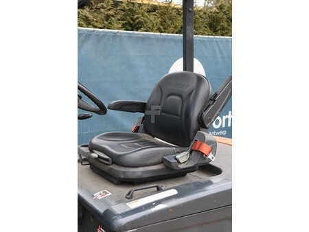 Eléctrica de 4 ruedas 2007  Doosan B30X-5 (23)