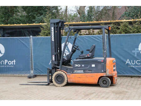 Eléctrica de 4 ruedas 2007  Doosan B30X-5 (3)