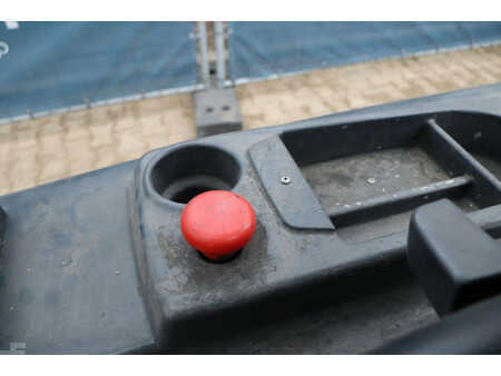 Eléctrica de 4 ruedas 2007  Doosan B30X-5 (30)