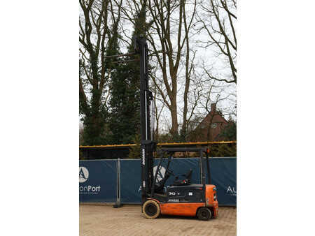 Eléctrica de 4 ruedas 2007  Doosan B30X-5 (36)