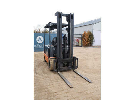 Eléctrica de 4 ruedas 2007  Doosan B30X-5 (7)