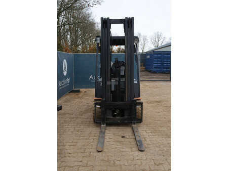 Eléctrica de 4 ruedas 2007  Doosan B30X-5 (8)