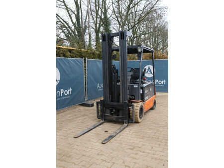 Eléctrica de 4 ruedas 2007  Doosan B30X-5 (9)