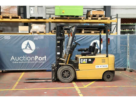 Chariots électriques à 4 roues 2014  CAT Lift Trucks EP35K-PAC (1)