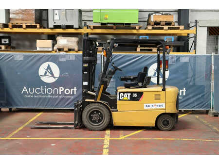 Chariots électriques à 4 roues 2014  CAT Lift Trucks EP35K-PAC (2)
