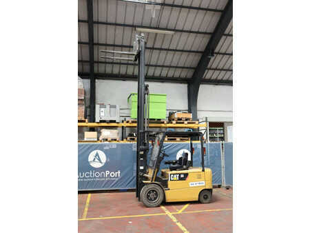 Chariots électriques à 4 roues 2014  CAT Lift Trucks EP35K-PAC (33)