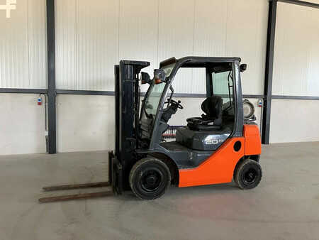 Nestekaasutrukki 2013  Toyota 02-8FGF20 (1)