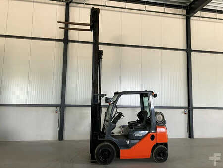 Nestekaasutrukki 2013  Toyota 02-8FGF20 (16)