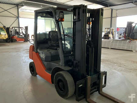 Nestekaasutrukki 2013  Toyota 02-8FGF20 (8)