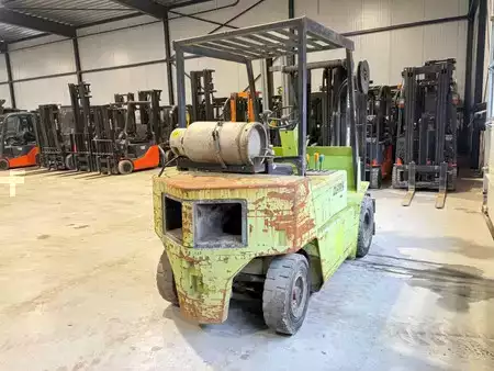 Gázüzemű targoncák - Clark GPM 25 N (5)