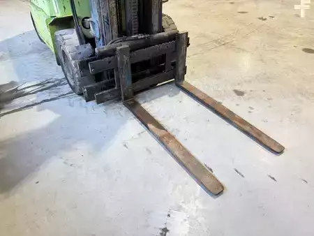 Gázüzemű targoncák - Clark GPM 25 N (6)