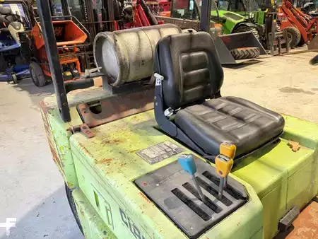 Gázüzemű targoncák - Clark GPM 25 N (8)