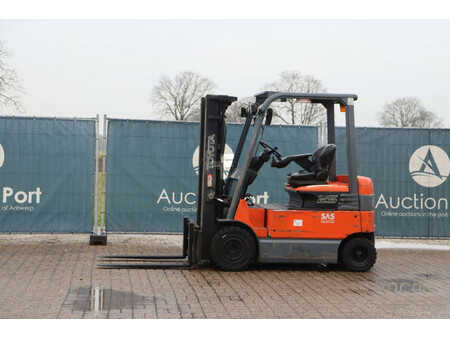 El truck - 4 hjulet 2010  Toyota 7FBMF25 (1)