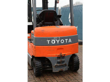 El truck - 4 hjulet 2010  Toyota 7FBMF25 (17)