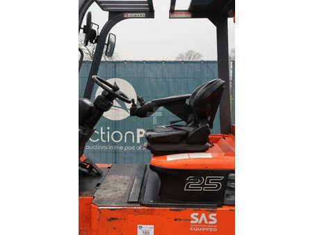 El truck - 4 hjulet 2010  Toyota 7FBMF25 (21)