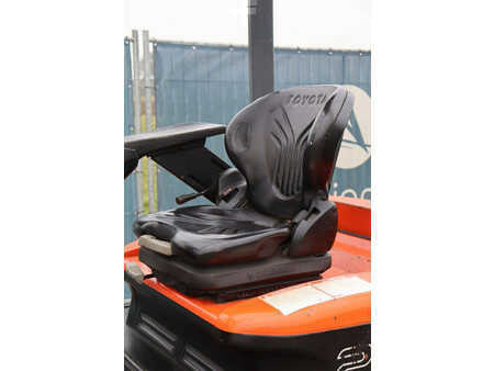 El truck - 4 hjulet 2010  Toyota 7FBMF25 (22)