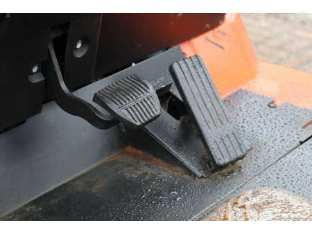 El truck - 4 hjulet 2010  Toyota 7FBMF25 (24)