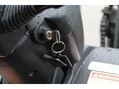 El truck - 4 hjulet 2010  Toyota 7FBMF25 (27)