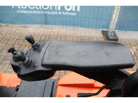 El truck - 4 hjulet 2010  Toyota 7FBMF25 (28)