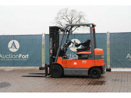 El truck - 4 hjulet 2010  Toyota 7FBMF25 (3)