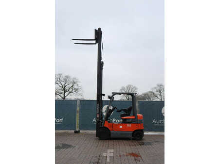 El truck - 4 hjulet 2010  Toyota 7FBMF25 (35)