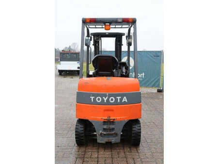 El truck - 4 hjulet 2010  Toyota 7FBMF25 (5)