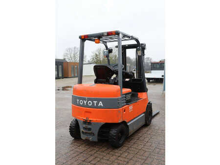 El truck - 4 hjulet 2010  Toyota 7FBMF25 (6)