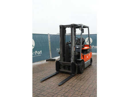 El truck - 4 hjulet 2010  Toyota 7FBMF25 (9)