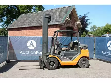 Chariots élévateurs diesel 2001  Still R 70-45 (1)