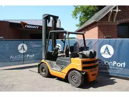 Chariots élévateurs diesel 2001  Still R 70-45 (3)