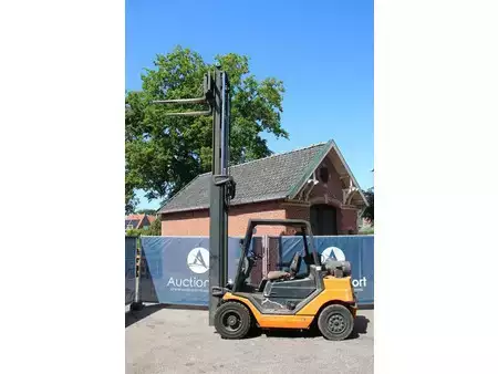 Chariots élévateurs diesel 2001  Still R 70-45 (30)