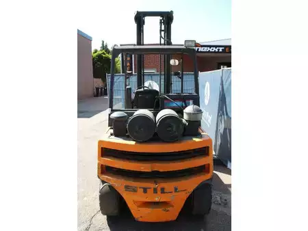 Chariots élévateurs diesel 2001  Still R 70-45 (4)