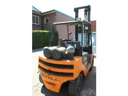 Chariots élévateurs diesel 2001  Still R 70-45 (5)