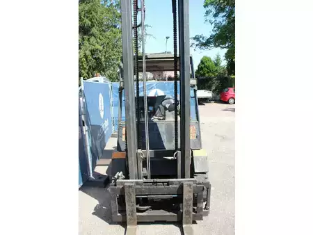 Chariots élévateurs diesel 2001  Still R 70-45 (7)