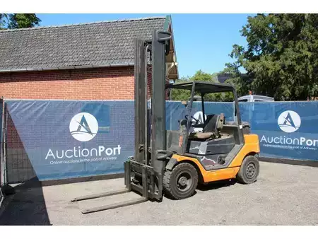 Chariots élévateurs diesel 2001  Still R 70-45 (8)