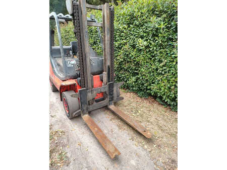 Diesel Forklifts - Linde H40D (11)